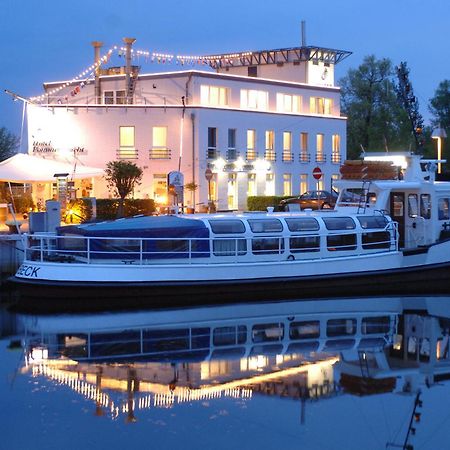 Hafenhotel Pommernyacht Ueckermünde Buitenkant foto