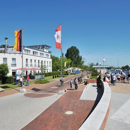Hafenhotel Pommernyacht Ueckermünde Buitenkant foto