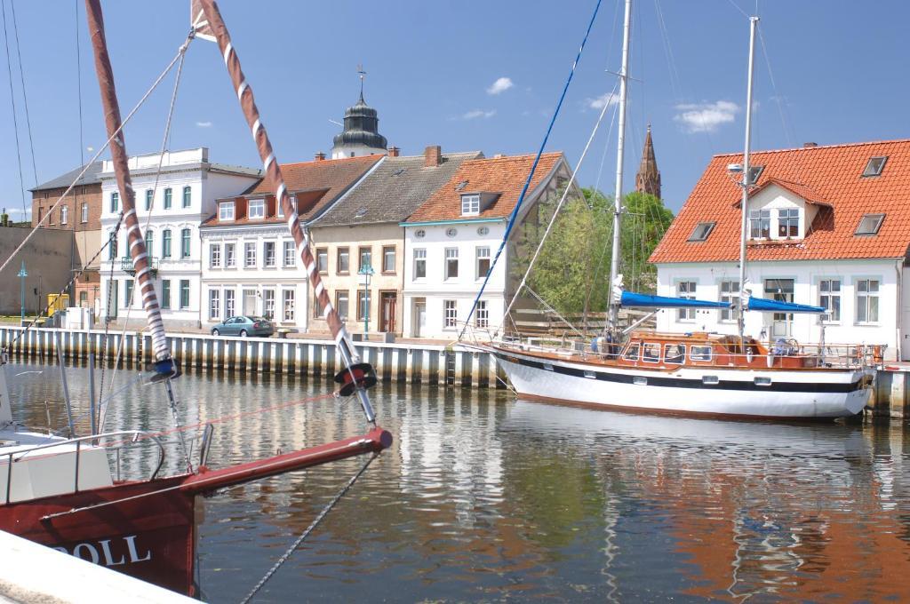 Hafenhotel Pommernyacht Ueckermünde Kamer foto
