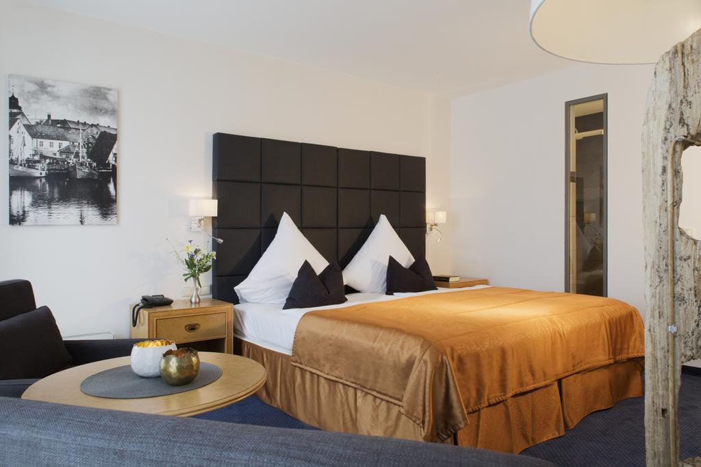 Hafenhotel Pommernyacht Ueckermünde Kamer foto