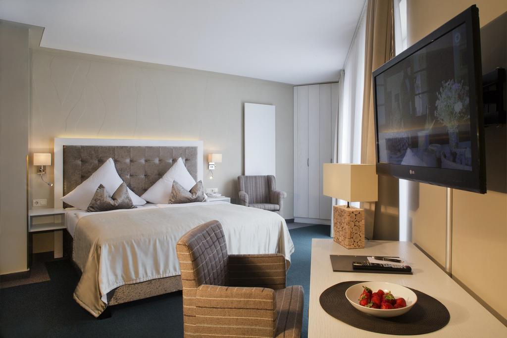 Hafenhotel Pommernyacht Ueckermünde Kamer foto