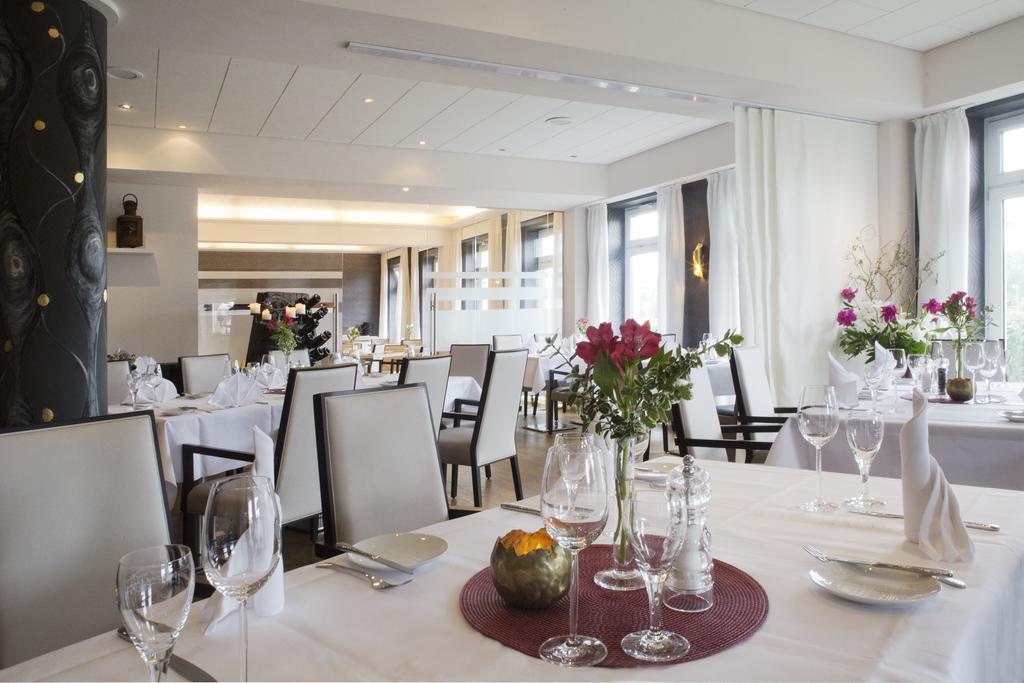 Hafenhotel Pommernyacht Ueckermünde Buitenkant foto