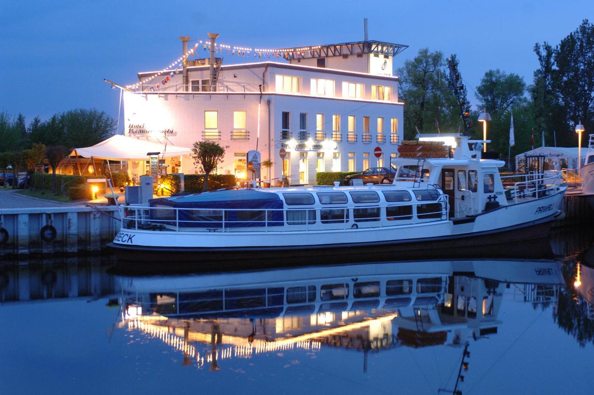 Hafenhotel Pommernyacht Ueckermünde Buitenkant foto