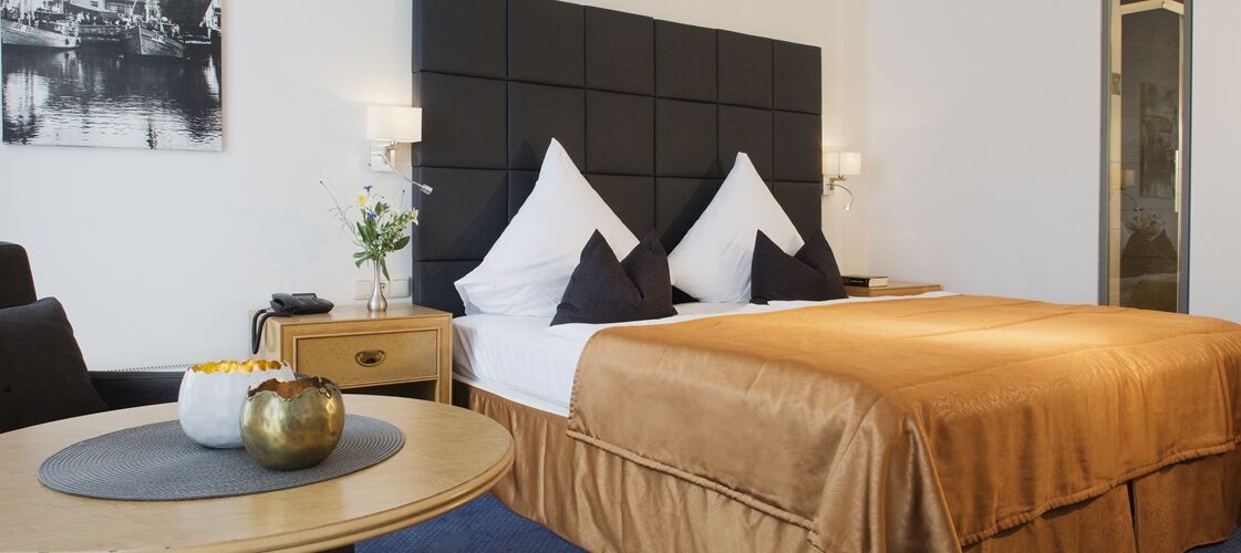Hafenhotel Pommernyacht Ueckermünde Buitenkant foto