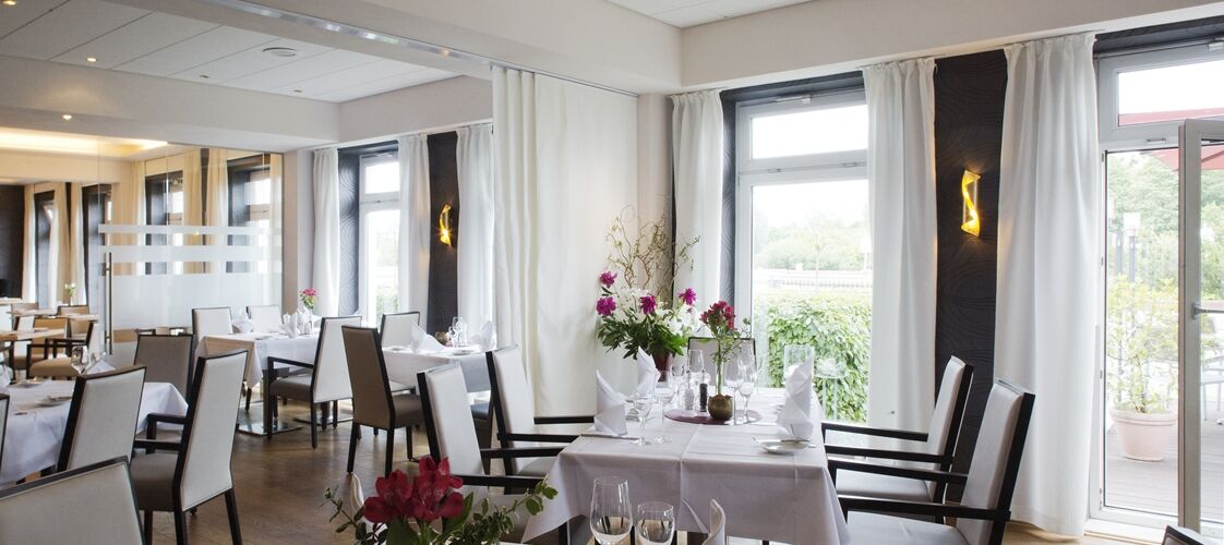 Hafenhotel Pommernyacht Ueckermünde Buitenkant foto